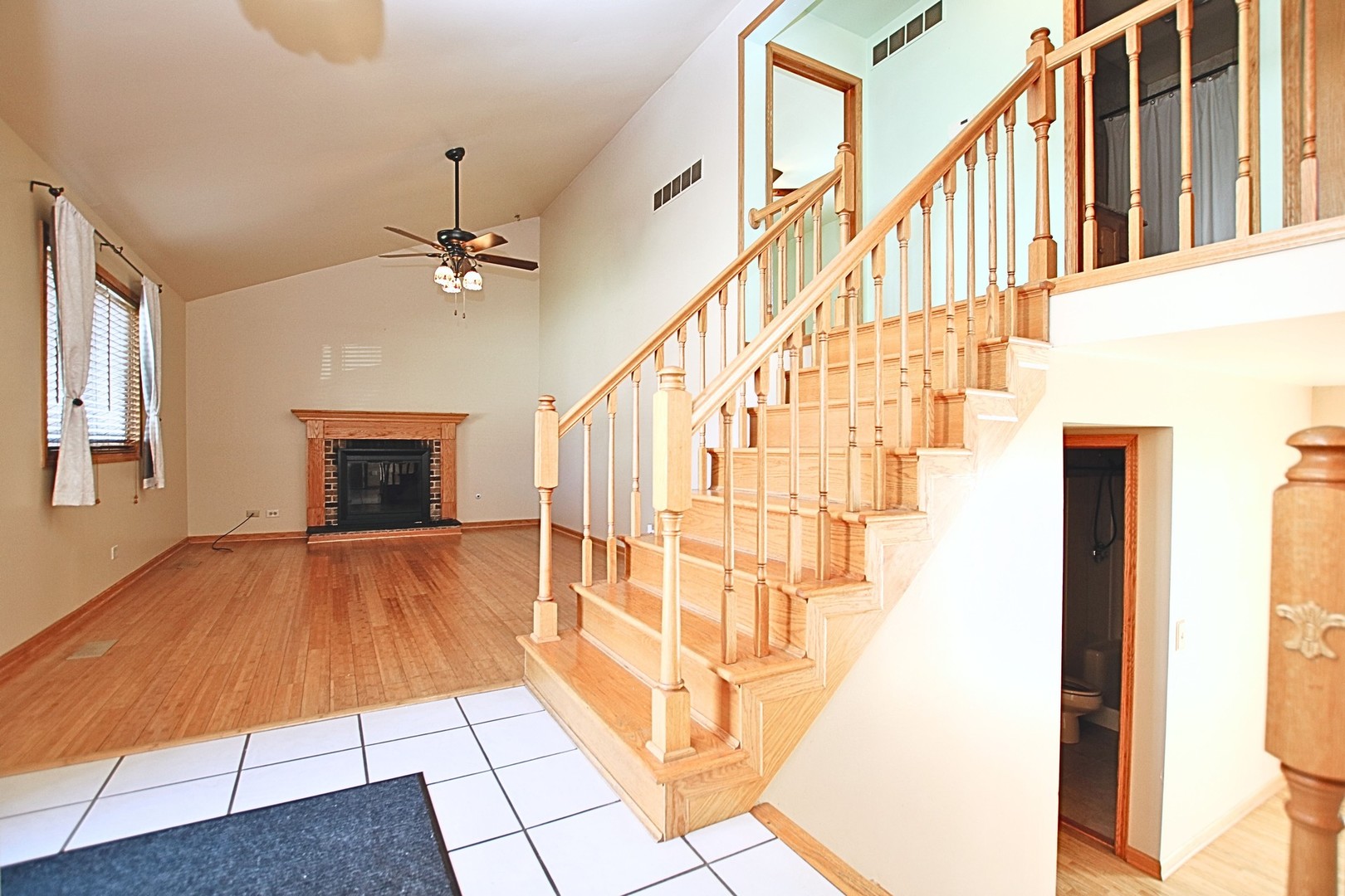 1151 Sandpebble Circle Algonquin, IL 60102 - Photo 9 of 34 a view of an entryway
