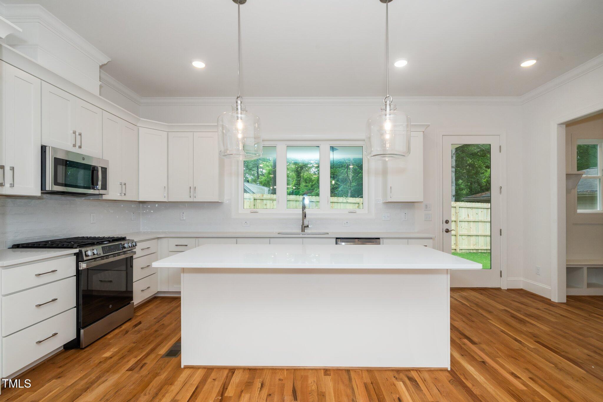 905 Deboy Street Raleigh, NC 27606 - Photo 12 of 33 13-web-or-mls-905 Deboy (9 of 33)