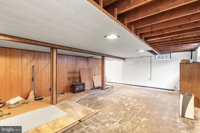 a view of a storage & utility room