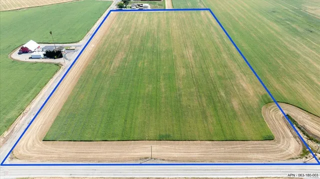 a view of an outdoor space