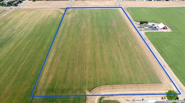 a view of an outdoor space