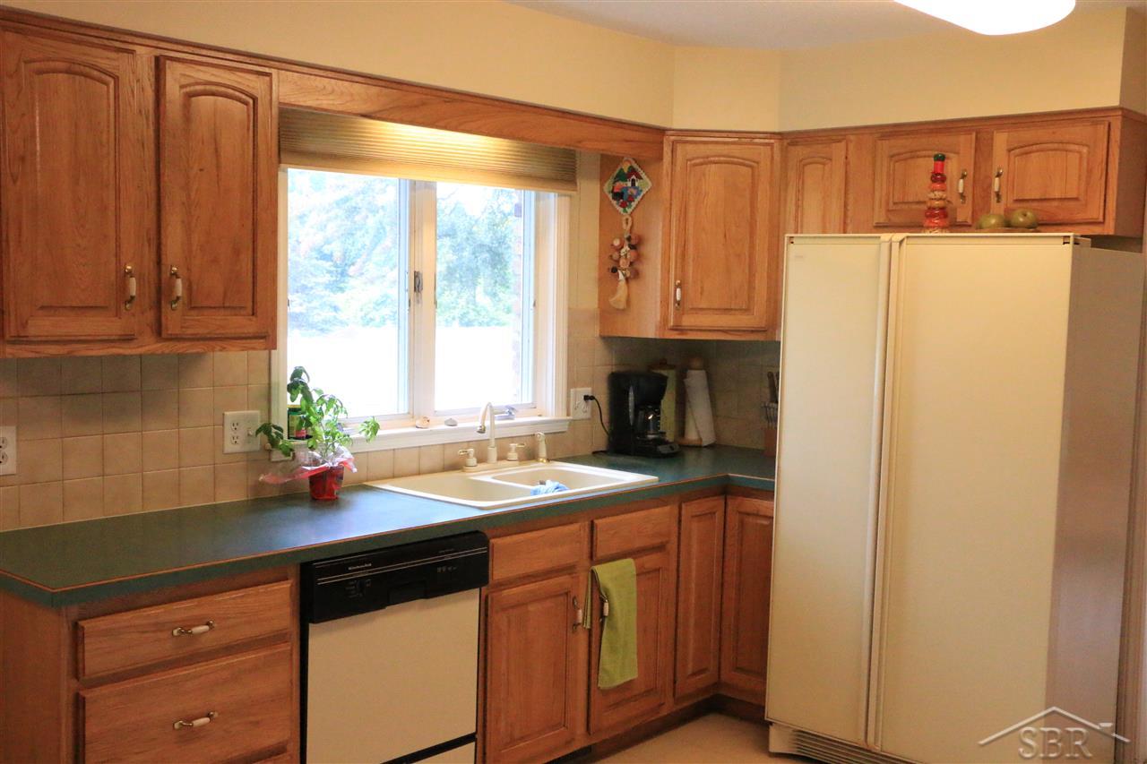 860 Stoneham Road Saginaw, MI 48638 - Photo 3 of 22 31303151-2.JPG