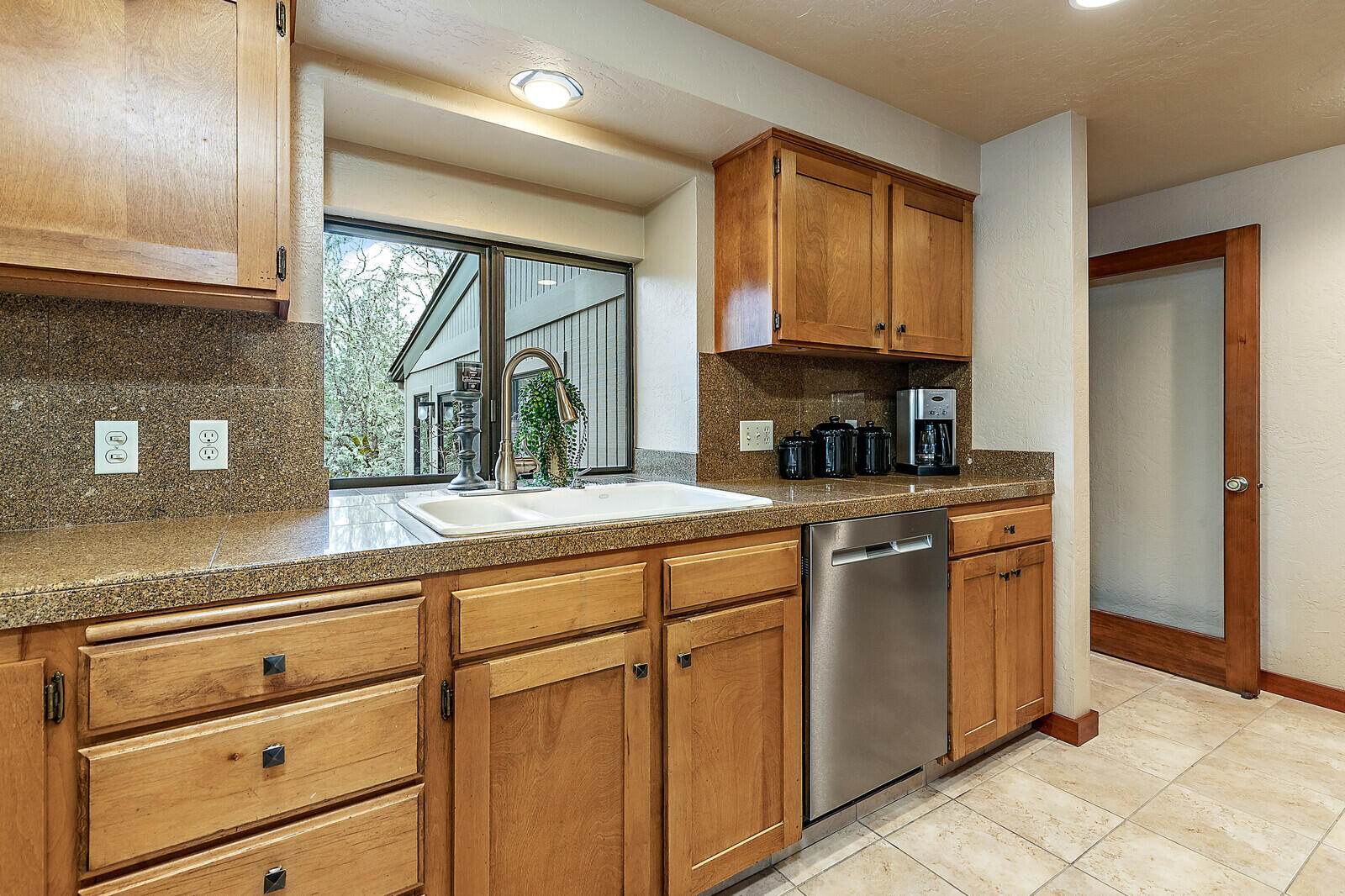760 Keen Road Grants Pass, OR 97527 - Photo 13 of 60 40_KR_40_mls