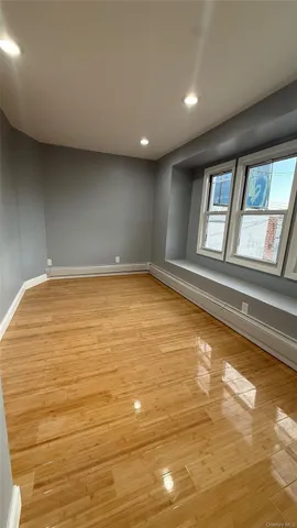 a view of empty room with window