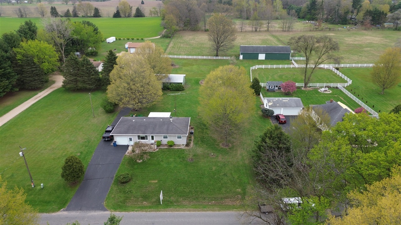 1155 South Bainbridge Center Road Benton Harbor, MI 49022 - Photo 2 of 47