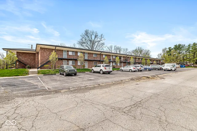 $950 | 10301 Medallion Drive, Unit 110, Indianapolis, IN 46231