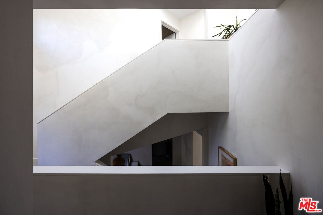 29328 Heathercliff Road Malibu, CA 90265 - Photo 17 of 41