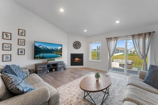 $489,900 | 1821 Dauwalter Circle, Carver, MN 55315