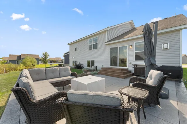 $489,900 | 1821 Dauwalter Circle, Carver, MN 55315