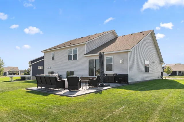 $489,900 | 1821 Dauwalter Circle, Carver, MN 55315