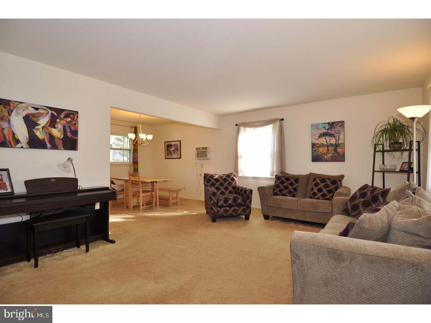 39 Rockland Road Ewing, NJ 08638 - Photo 2 of 25 Living Room