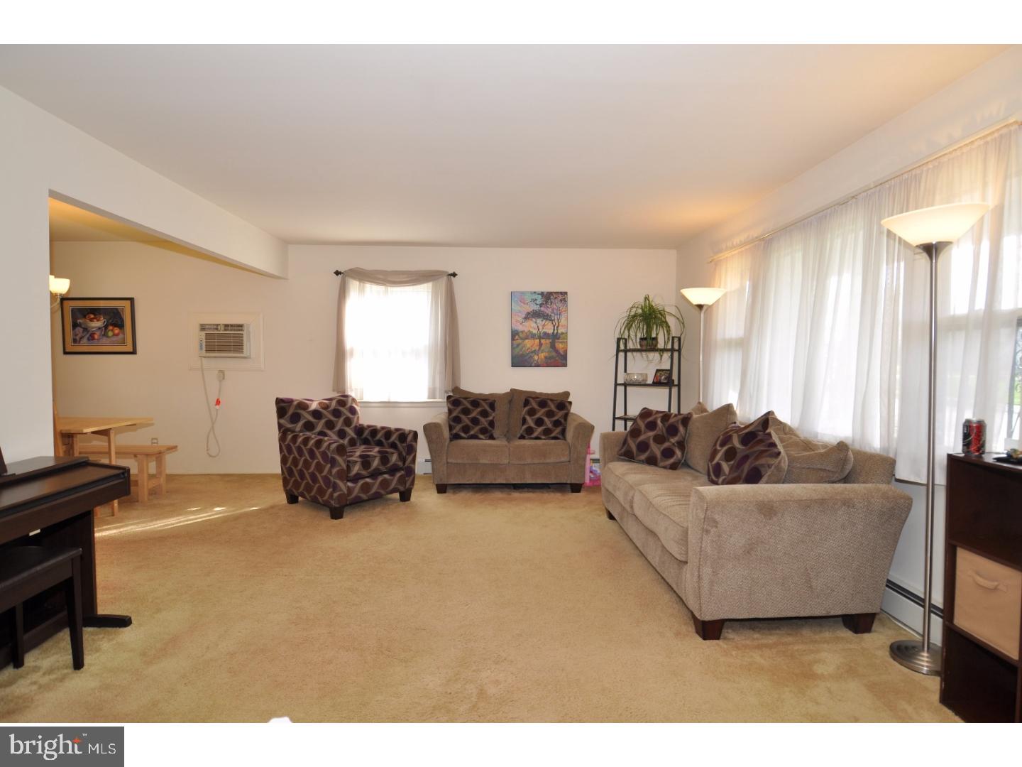 39 Rockland Road Ewing, NJ 08638 - Photo 6 of 25 Living Room