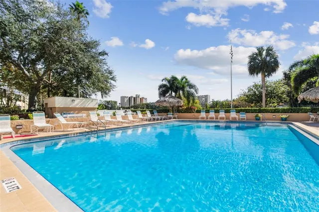 $264,900 | 2615 Cove Cay Drive, Unit 409, Clearwater, FL 33760