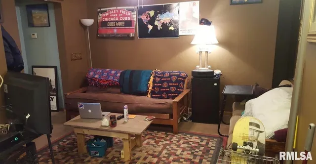 $87,900 | 615 South Logan Avenue, Carbondale, IL 62901