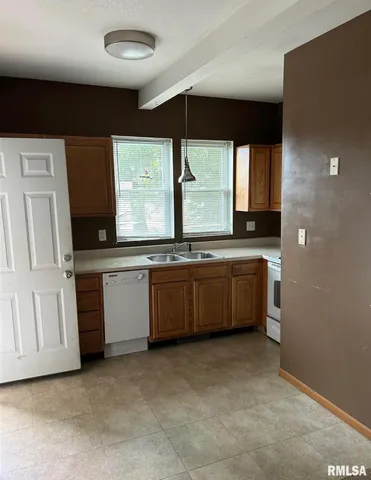 $87,900 | 615 South Logan Avenue, Carbondale, IL 62901