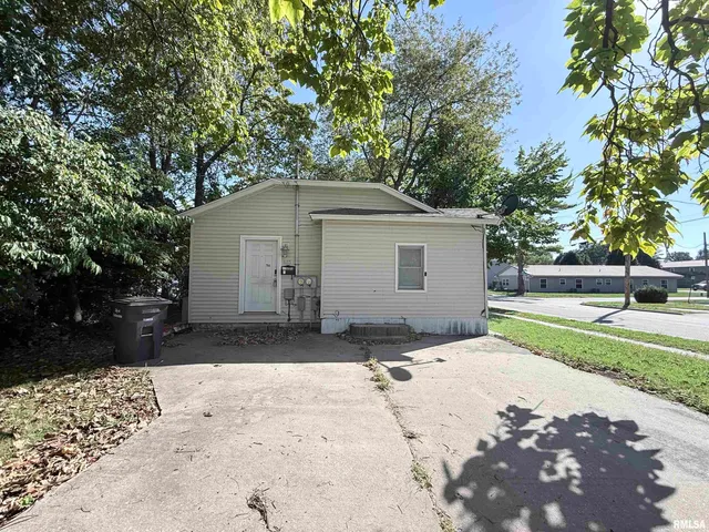 $87,900 | 615 South Logan Avenue, Carbondale, IL 62901