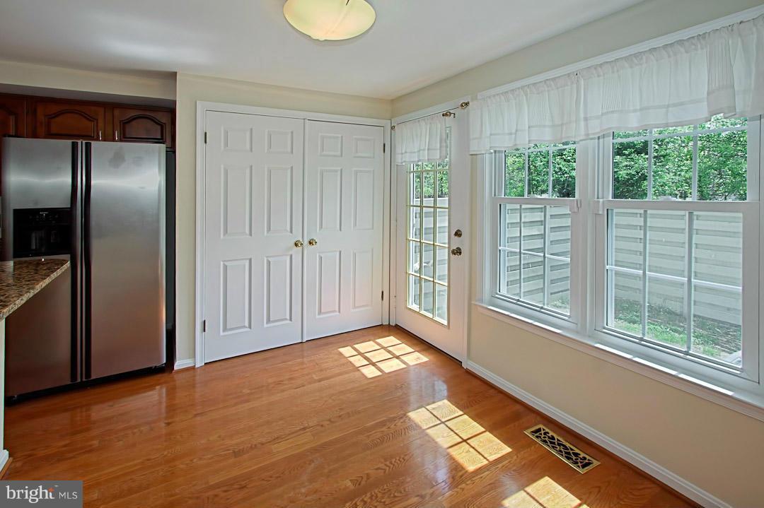 1548 Deer Point Way Reston, VA 20194 - Photo 11 of 29 Kitchen