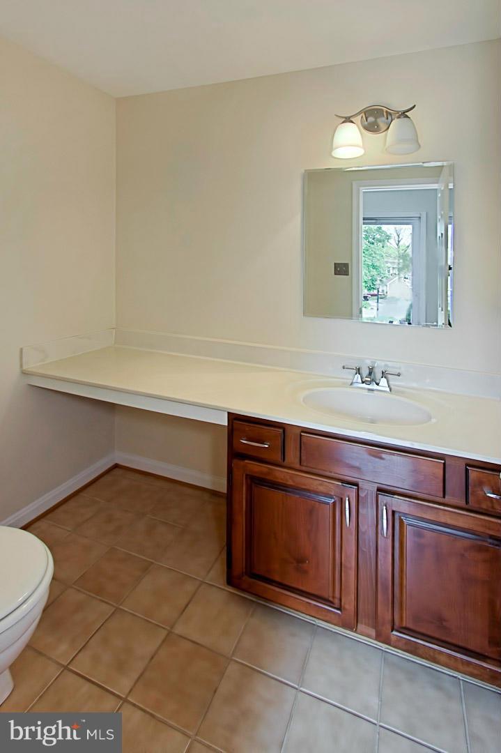 1548 Deer Point Way Reston, VA 20194 - Photo 12 of 29 Bath