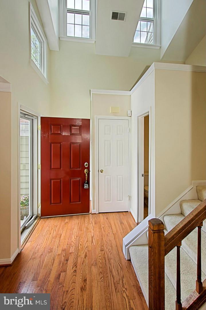 1548 Deer Point Way Reston, VA 20194 - Photo 3 of 29 Interior (General)