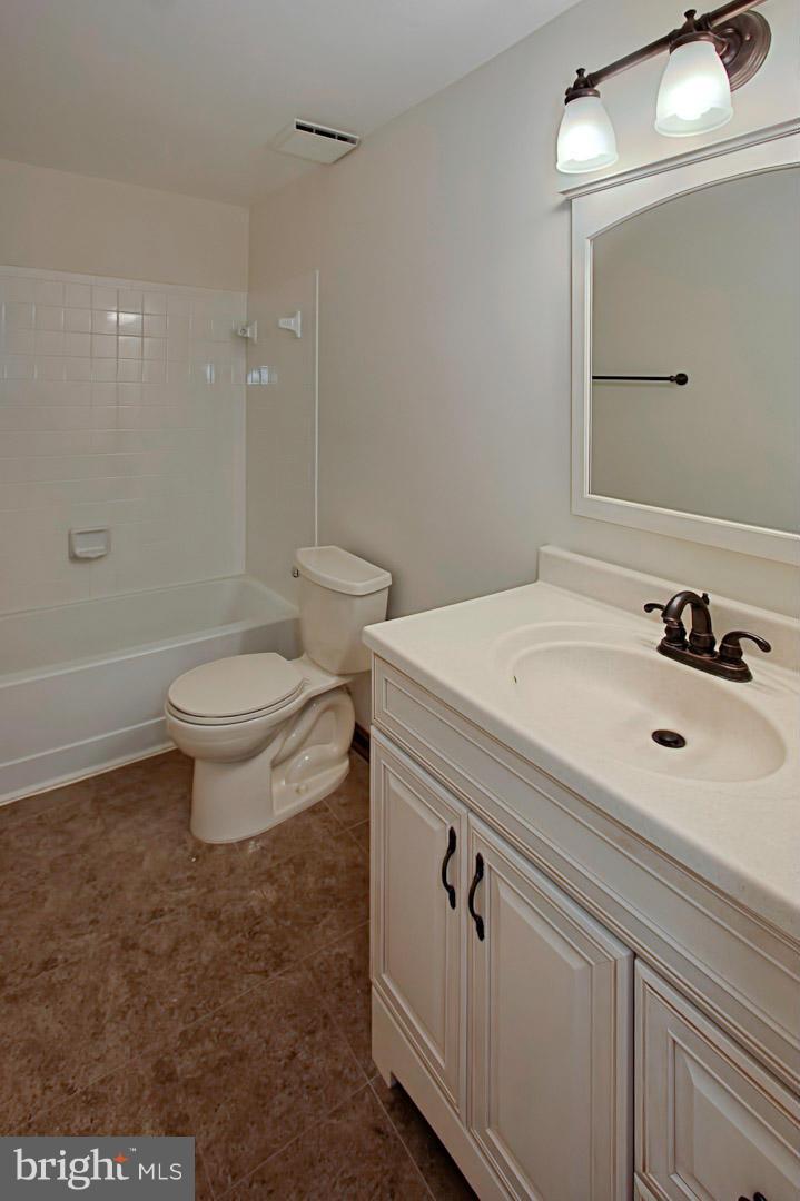 1548 Deer Point Way Reston, VA 20194 - Photo 21 of 29 Bath