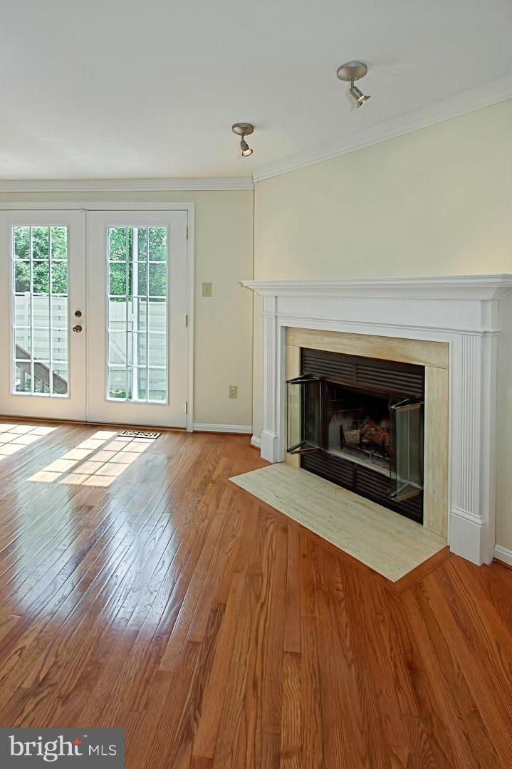1548 Deer Point Way Reston, VA 20194 - Photo 5 of 29 Living Room