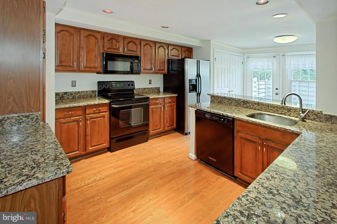1548 Deer Point Way Reston, VA 20194 - Photo 7 of 29 Kitchen