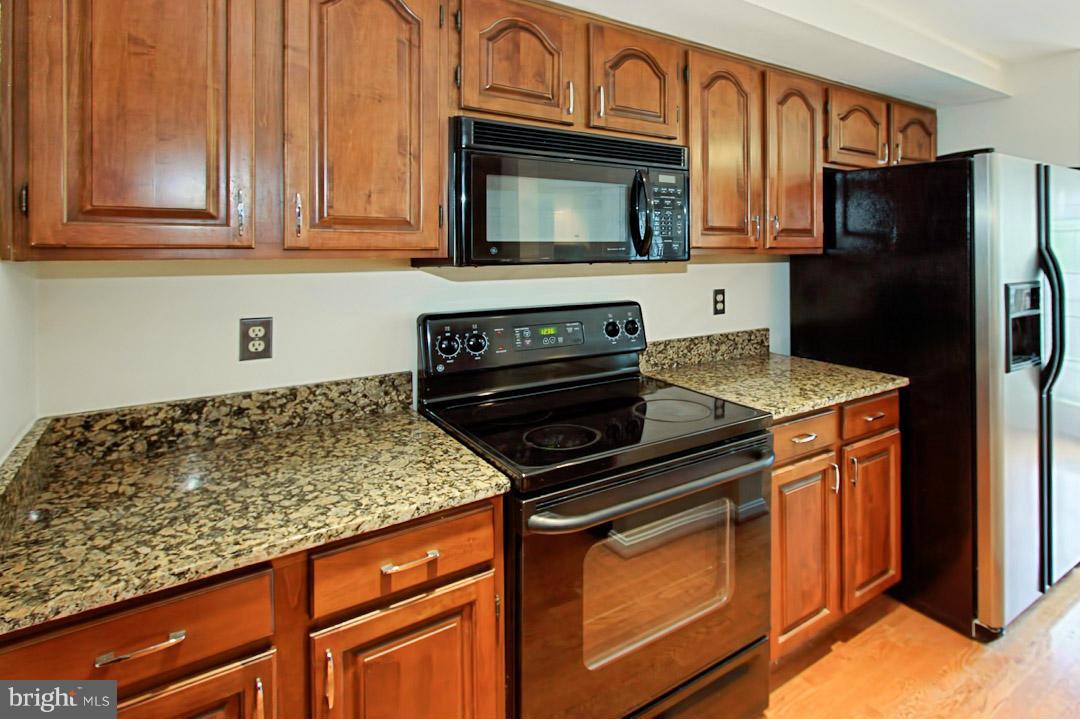 1548 Deer Point Way Reston, VA 20194 - Photo 10 of 29 Kitchen