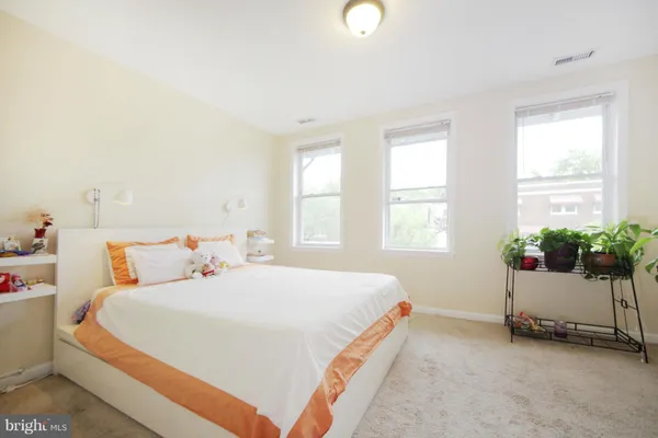 $3,250 | 2309 3rd Street Northeast, Washington, DC 20002