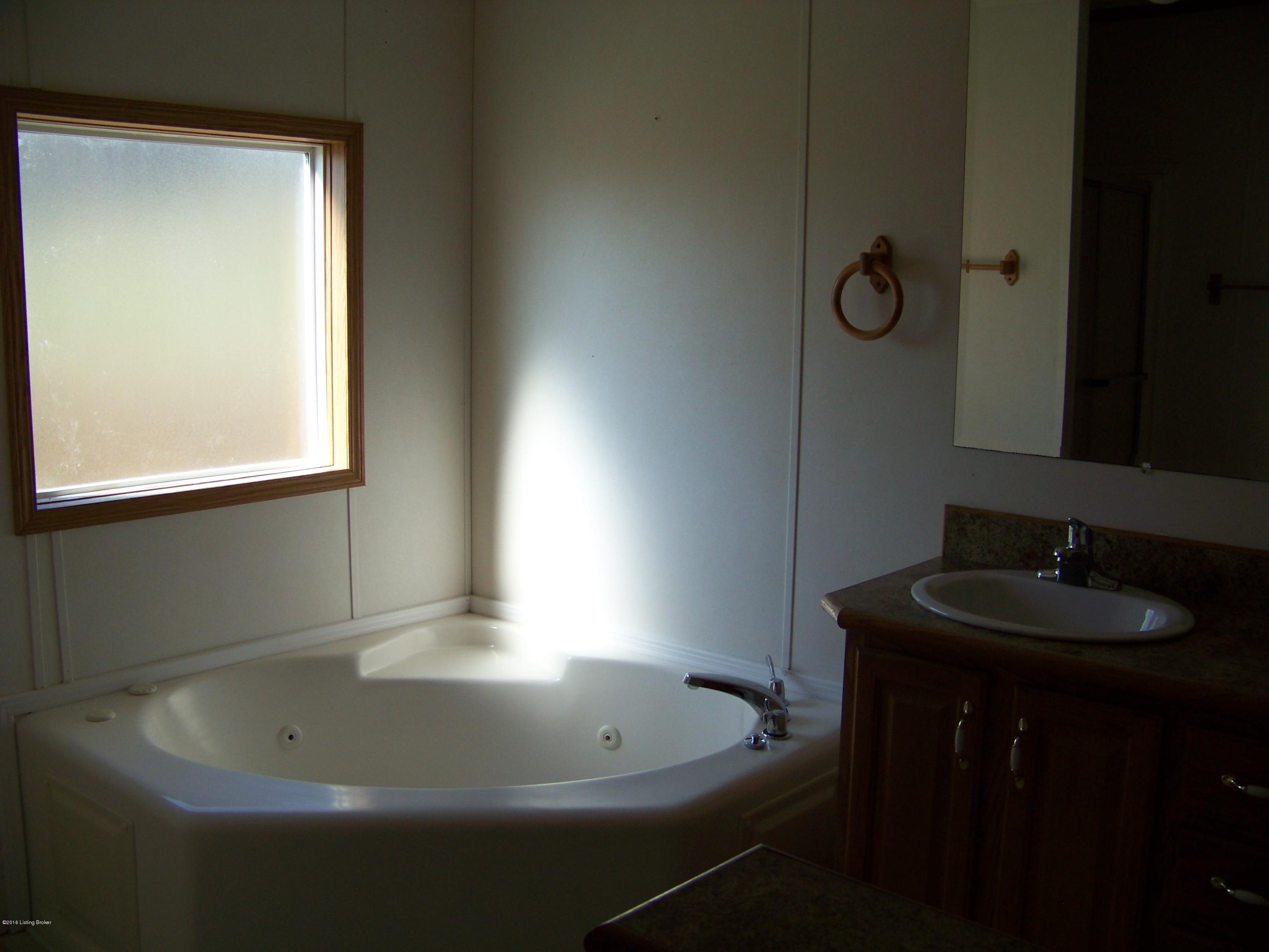 5491 Elizabethtown Road Clarkson, KY 42726 - Photo 15 of 32 MASTER BATH