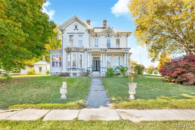 $189,900 | 109 North 4th Street, Carrollton, IL 62016