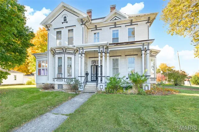 $189,900 | 109 North 4th Street, Carrollton, IL 62016