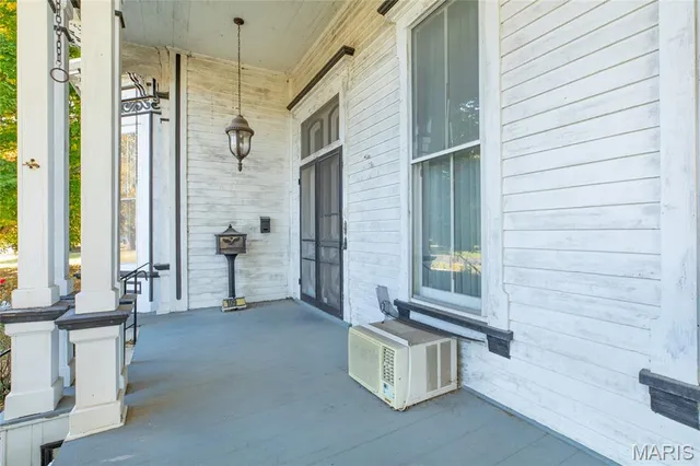 $189,900 | 109 North 4th Street, Carrollton, IL 62016