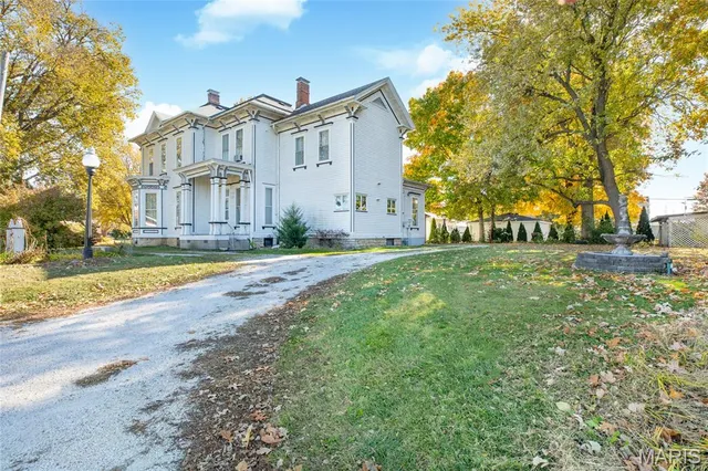 $189,900 | 109 North 4th Street, Carrollton, IL 62016