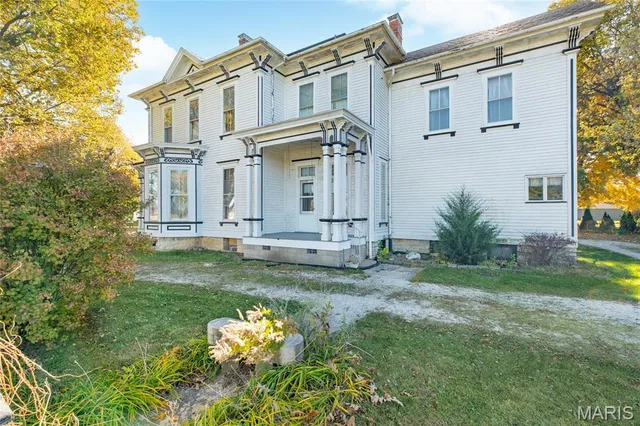 $189,900 | 109 North 4th Street, Carrollton, IL 62016