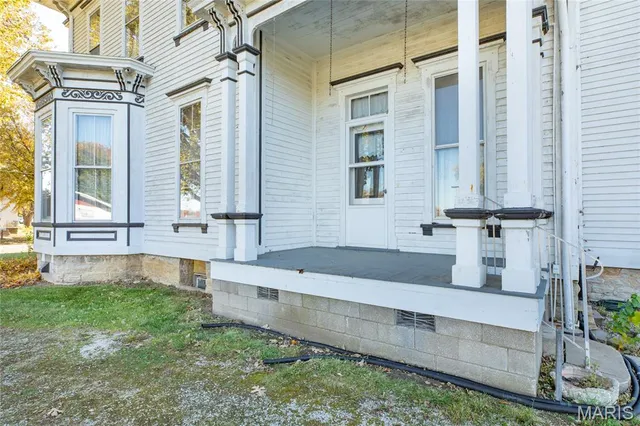 $189,900 | 109 North 4th Street, Carrollton, IL 62016