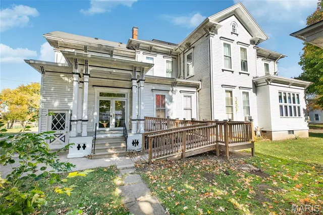 $189,900 | 109 North 4th Street, Carrollton, IL 62016