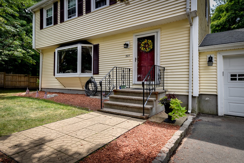 205 Salem End Road Framingham, MA 01702 - Photo 2 of 21 Gallery Image 2