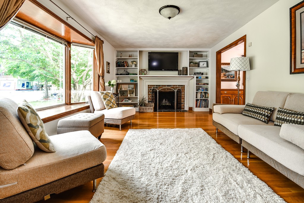 205 Salem End Road Framingham, MA 01702 - Photo 3 of 21 Gallery Image 3