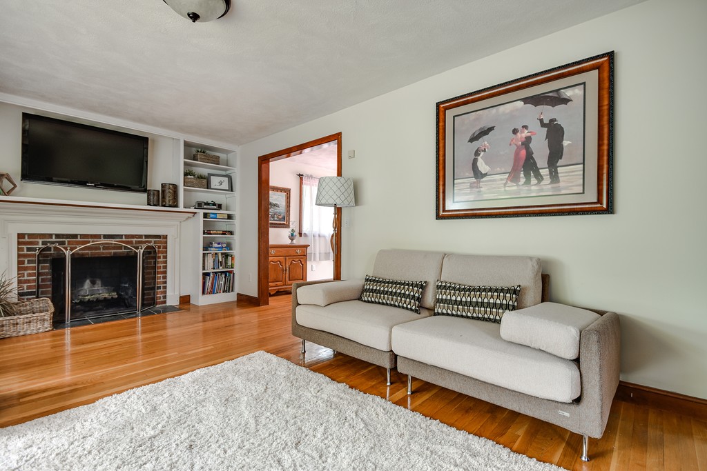 205 Salem End Road Framingham, MA 01702 - Photo 4 of 21 Gallery Image 4
