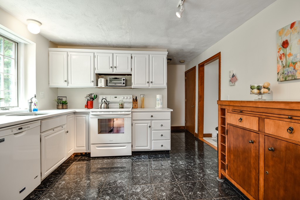 205 Salem End Road Framingham, MA 01702 - Photo 10 of 21 Gallery Image 10