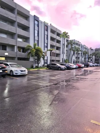 $1,850 | 10000 Northwest 80th Court, Unit 2135, Hialeah Gardens, FL 33016