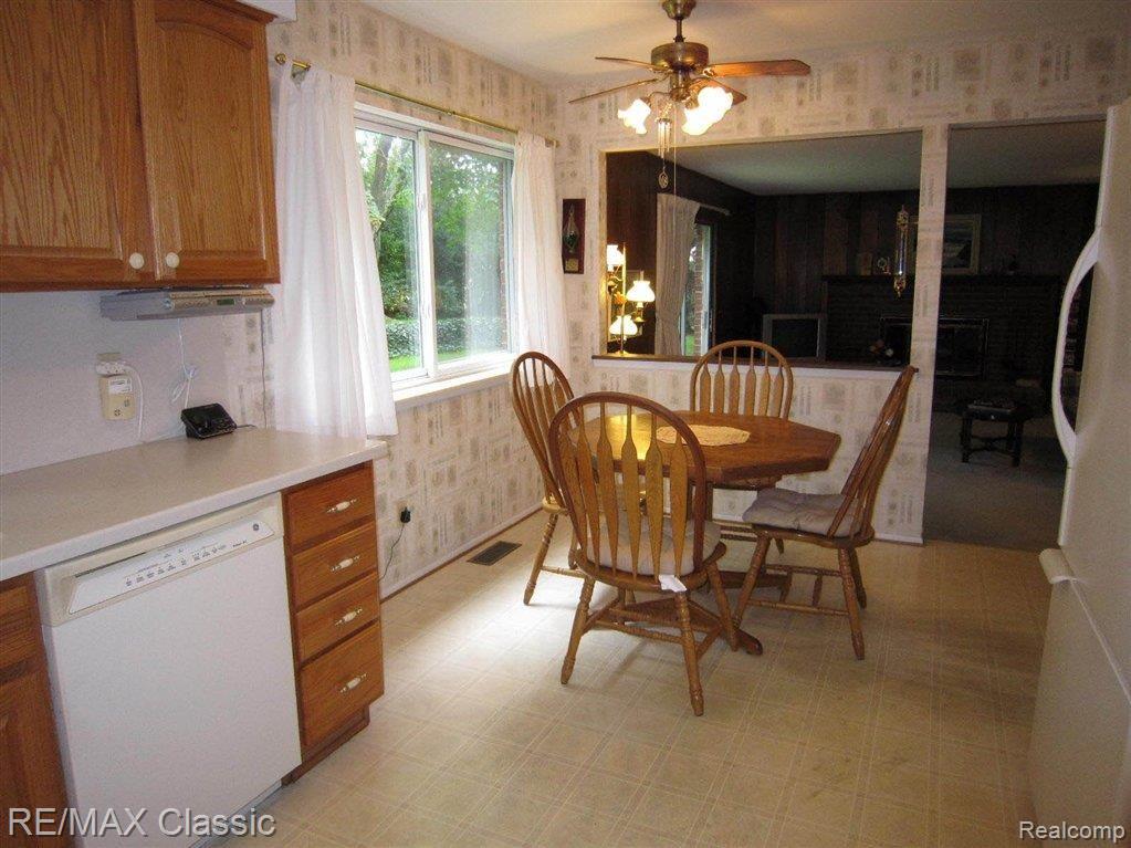 36709 Saxony Road Farmington, MI 48335 - Photo 9 of 12 saxonybn1.jpg
