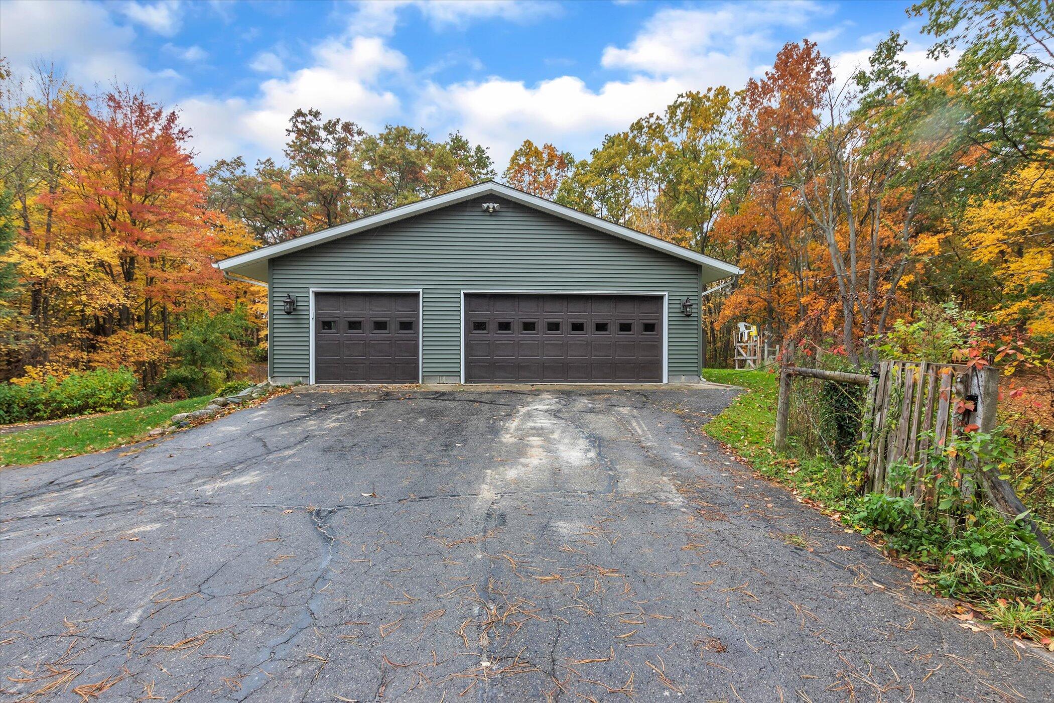 1100 North Kellogg Road Howell, MI 48843 - Photo 9 of 50 3 Stall Garage