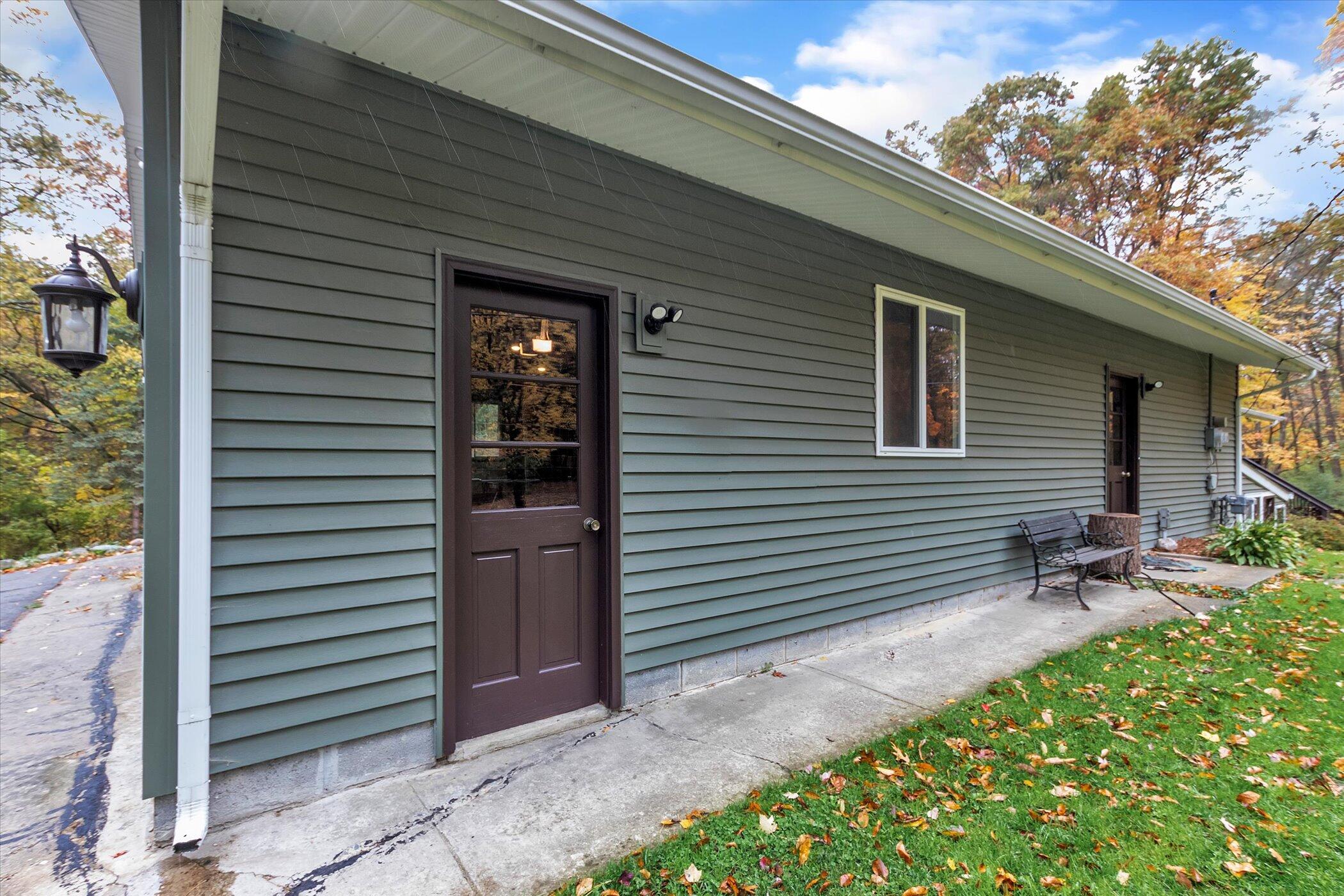 1100 North Kellogg Road Howell, MI 48843 - Photo 10 of 50 Garage access to back yard