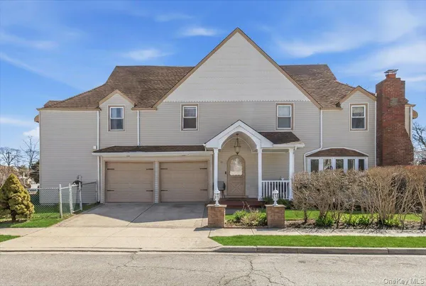 $849,000 | 12 Stone Boulevard, Massapequa, NY 11758