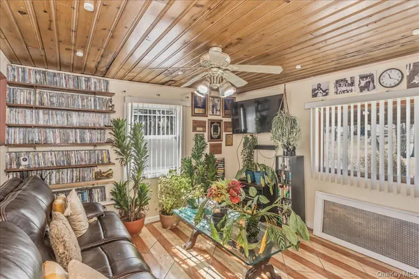 $849,000 | 12 Stone Boulevard, Massapequa, NY 11758