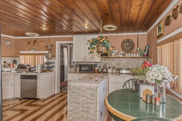 $849,000 | 12 Stone Boulevard, Massapequa, NY 11758