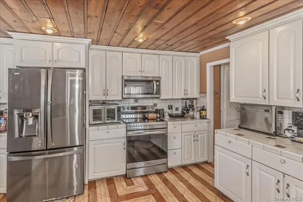 $849,000 | 12 Stone Boulevard, Massapequa, NY 11758