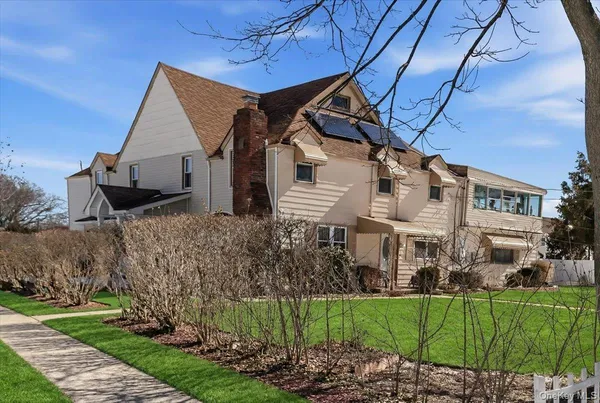 $849,000 | 12 Stone Boulevard, Massapequa, NY 11758