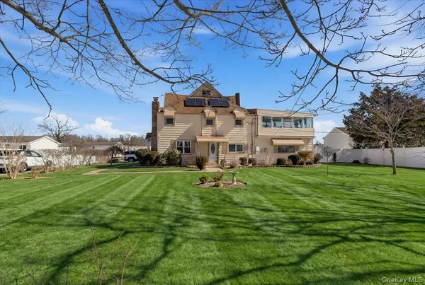 $849,000 | 12 Stone Boulevard, Massapequa, NY 11758